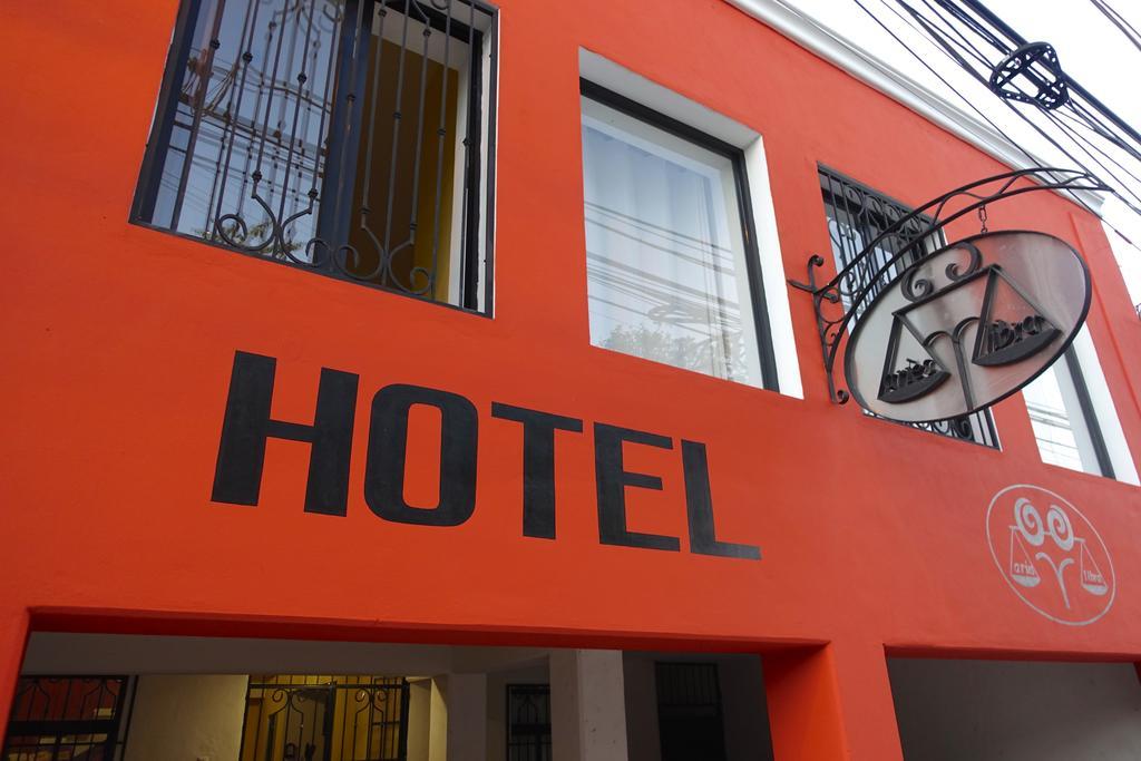 Hotel Aries Y Libra Merida Bagian luar foto