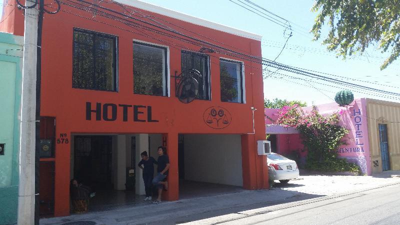 Hotel Aries Y Libra Merida Bagian luar foto